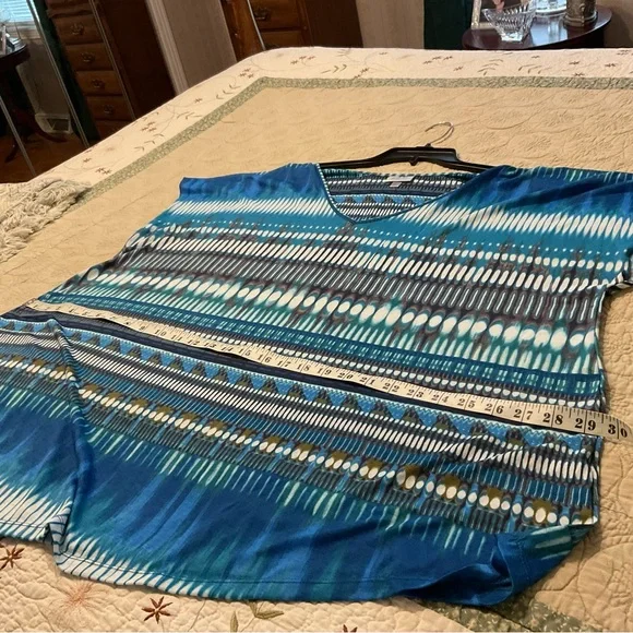 NEW WITHOUT TAGS AVENUE PLUS SIZE TOP 22/24 MULTI COLORS - Picture 9 of 16